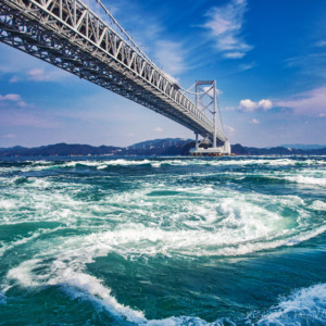 鳴門大橋と渦潮
