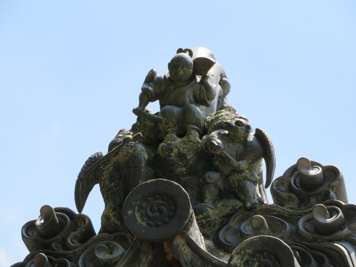杉谷の里山・軍神社の牛若丸と烏天狗