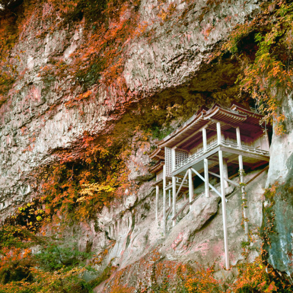 日本一危険な投入堂の秋景色