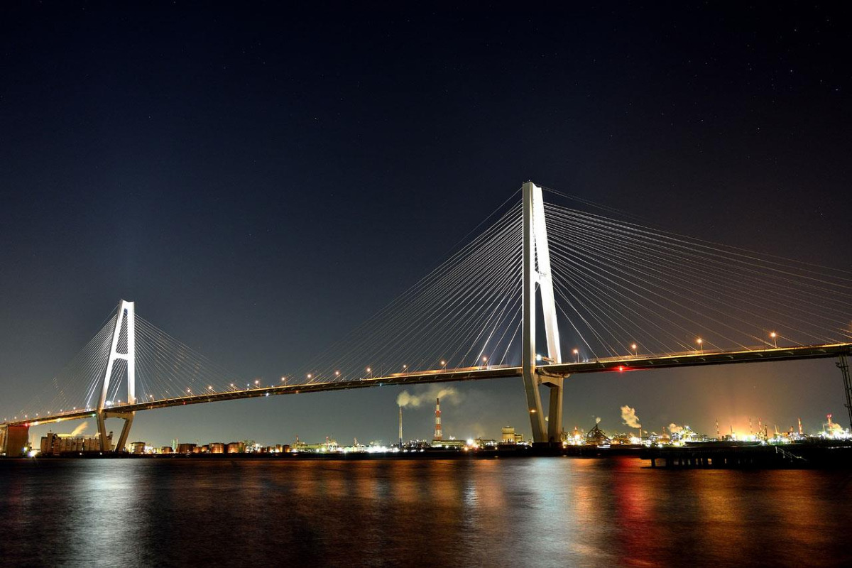 名港中央大橋のライトアップ