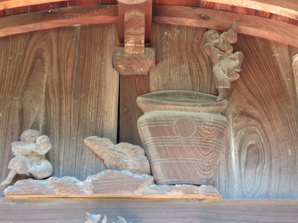杉谷の里山・軍神社の彫刻　戦勝祝いの酒宴模様