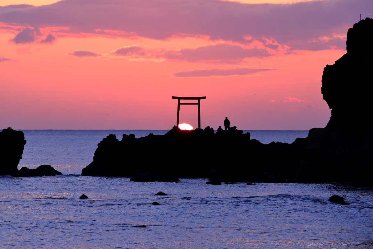 日の出 福島県いわき市波立海岸弁天島にて みんなの絶景スポット