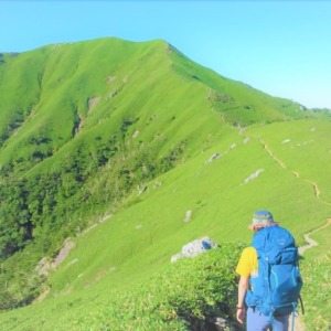 【剣山】次郎笈の美しい稜線を歩く。