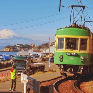 江ノ電300形と富士山