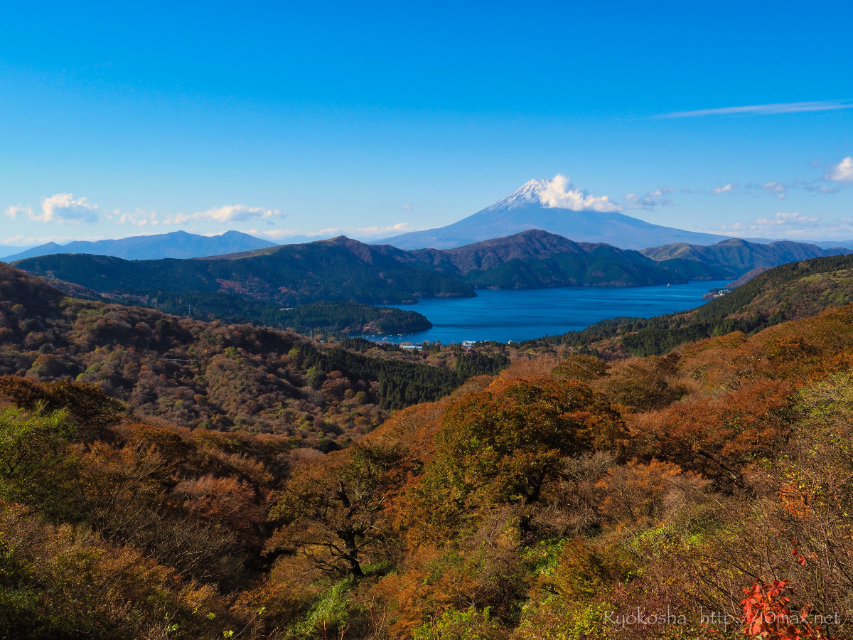 椿ラインからの芦ノ湖と富士山