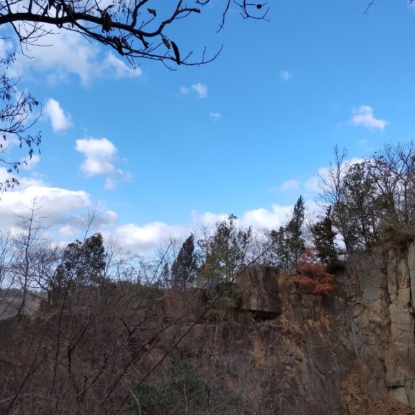 天空と絶壁の杉山石切丁場跡