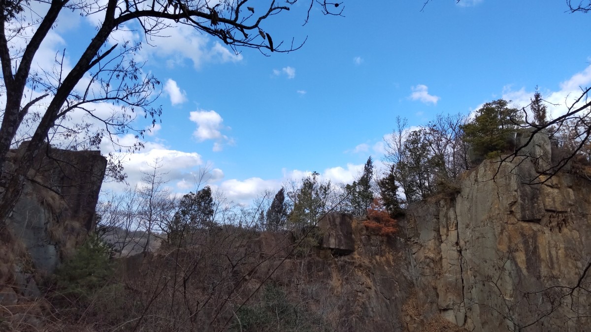 天空と絶壁の杉山石切丁場跡