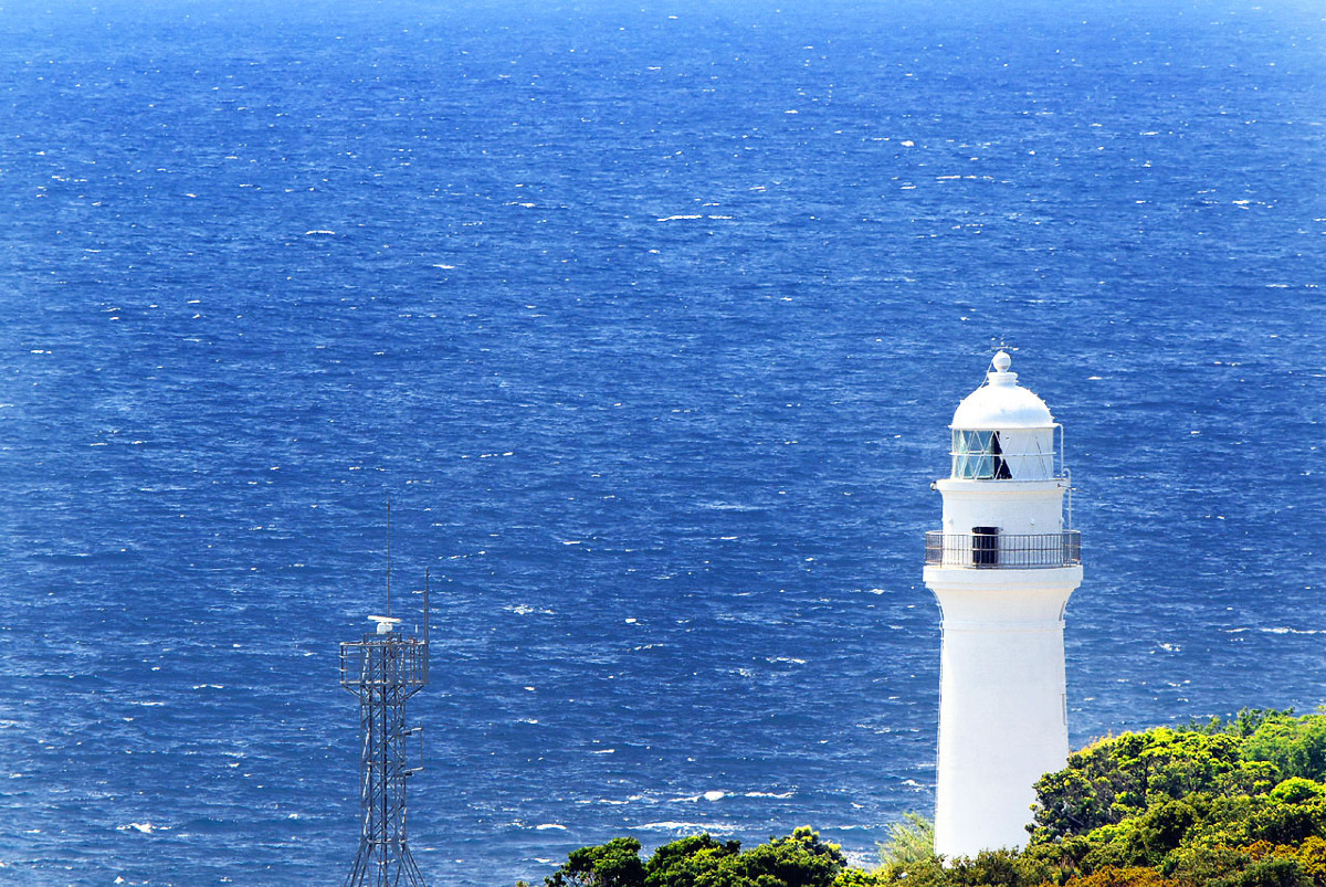 本州最南端で見守る潮岬灯台