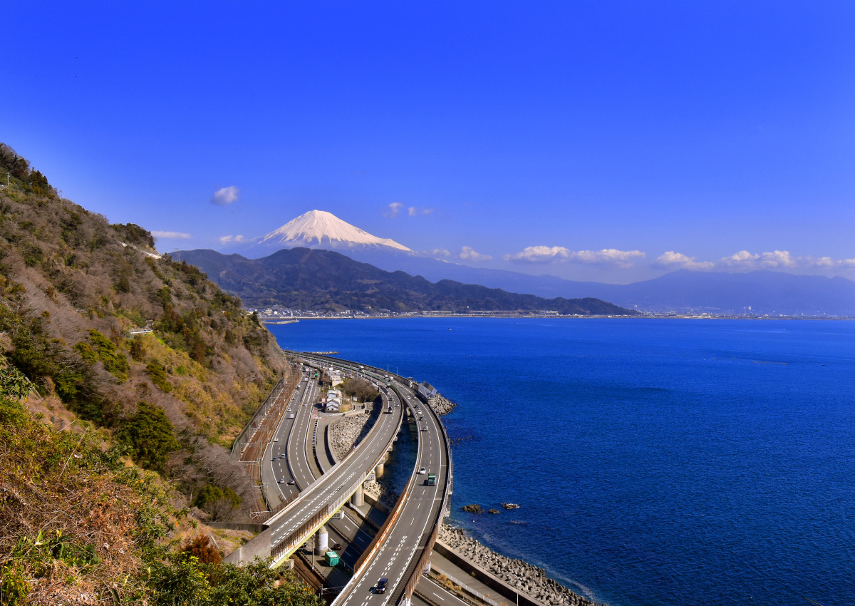 薩埵峠で見る広重の富士山